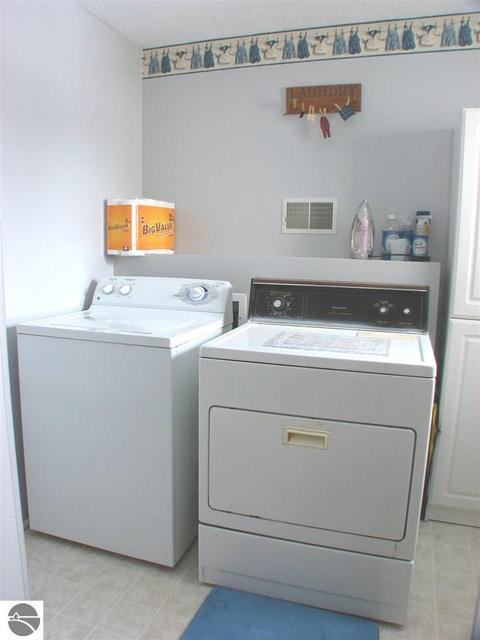 54 S Warner Rd, Sumner, MI 48889 photo 9