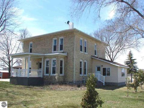 54 S Warner Rd, Sumner, MI 48889 photo 2