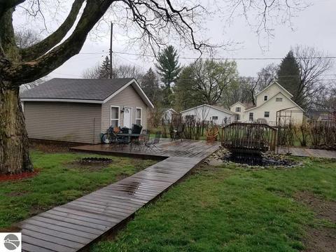 209 W Maple, Shepherd, MI 48883 photo 2