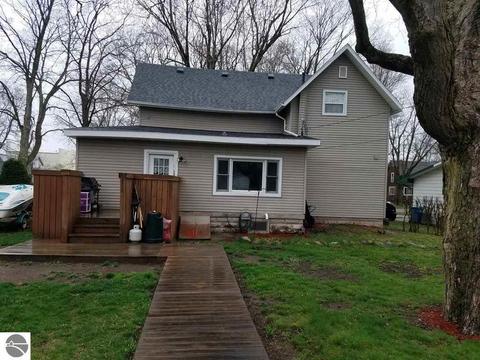 209 W Maple, Shepherd, MI 48883 photo 3