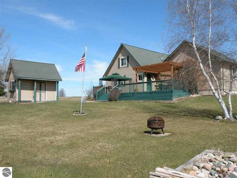 1642 Hampton, Gladwin, MI 48624 photo 2