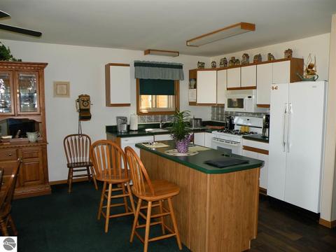 1642 Hampton, Gladwin, MI 48624 photo 6