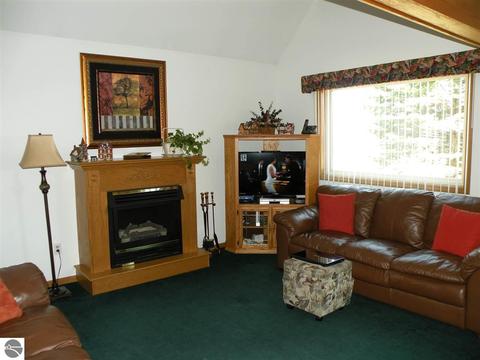 1642 Hampton, Gladwin, MI 48624 photo 3