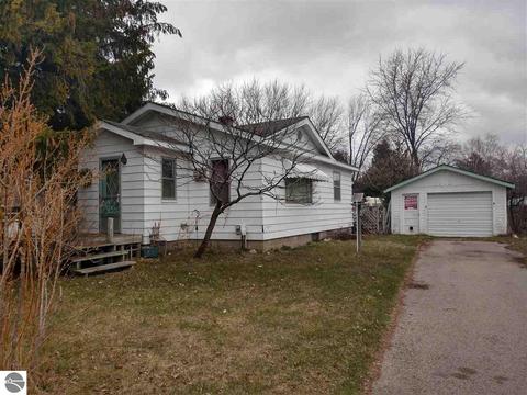 304 W Michigan Ave, Au Gres, MI 48703 photo 2