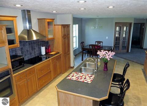9926 E Pleasant Valley Rd, Shepherd, MI 48883 photo 6