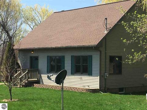 9134 S Vandecar Rd, Shepherd, MI 48883 photo 3