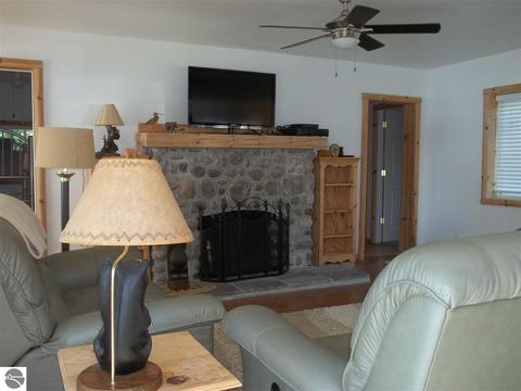 794 Kenyon Rd, Lupton, MI 48635 photo 4