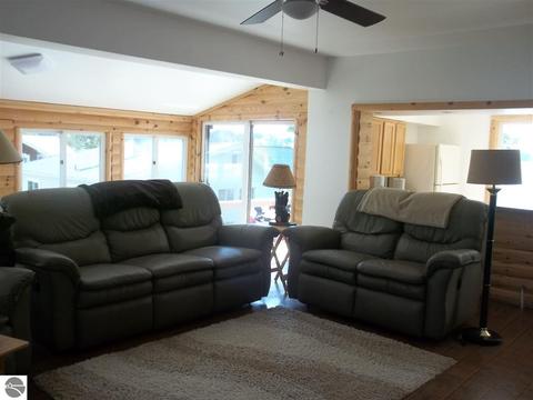 794 Kenyon Rd, Lupton, MI 48635 photo 5