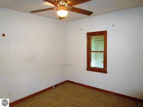 647 E Maple Rd, Clare, MI 48617 photo 9
