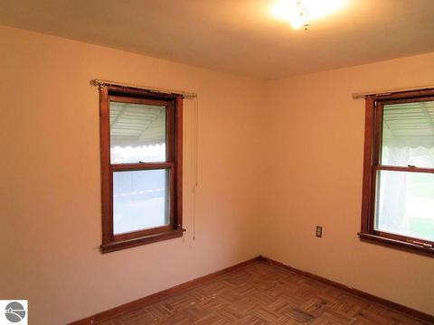 647 E Maple Rd, Clare, MI 48617 photo 7