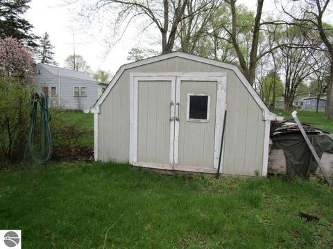 647 E Maple Rd, Clare, MI 48617 photo 26