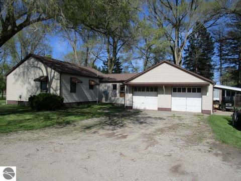 647 E Maple Rd, Clare, MI 48617 photo 18