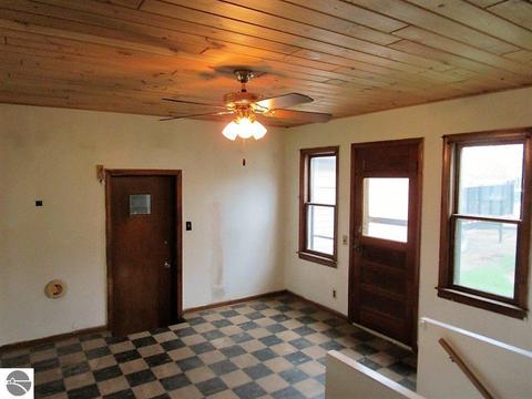 647 E Maple Rd, Clare, MI 48617 photo 11
