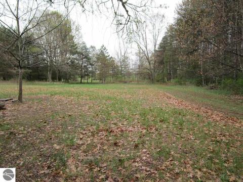 647 E Maple Rd, Clare, MI 48617 photo 28