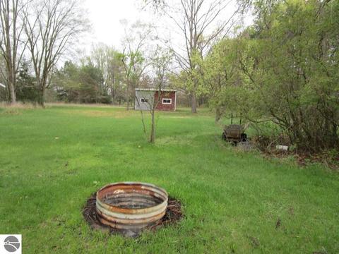 647 E Maple Rd, Clare, MI 48617 photo 22