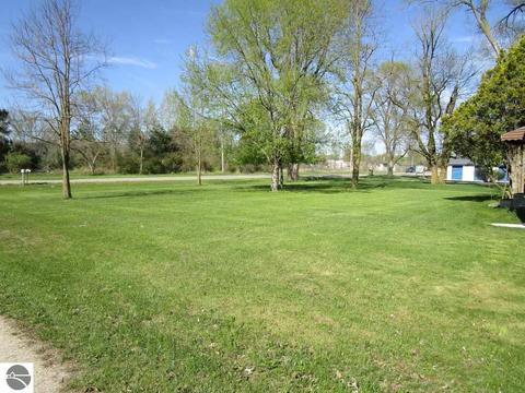 647 E Maple Rd, Clare, MI 48617 photo 29