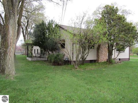 647 E Maple Rd, Clare, MI 48617 photo 17