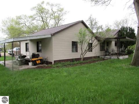 647 E Maple Rd, Clare, MI 48617 photo 20