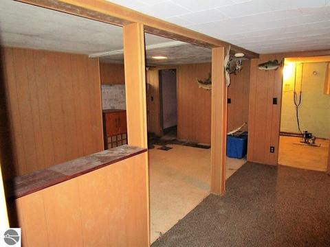 647 E Maple Rd, Clare, MI 48617 photo 13
