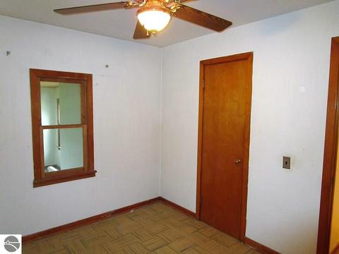 647 E Maple Rd, Clare, MI 48617 photo 10