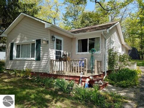 2564 Pine Ridge Rd, Lupton, MI 48635 photo 1