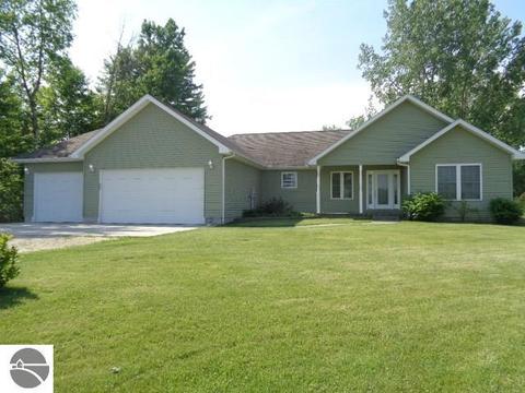 6032 E Baseline Rd, Mount Pleasant, MI 48858 photo 1