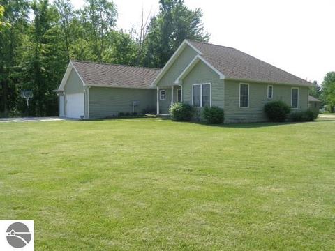 6032 E Baseline Rd, Mount Pleasant, MI 48858 photo 2