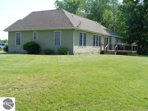 6032 E Baseline Rd, Mount Pleasant, MI 48858 photo 3