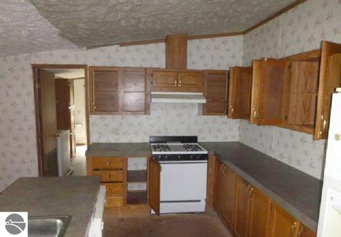 6450 E Pleasant Valley Rd, Shepherd, MI 48883 photo 2