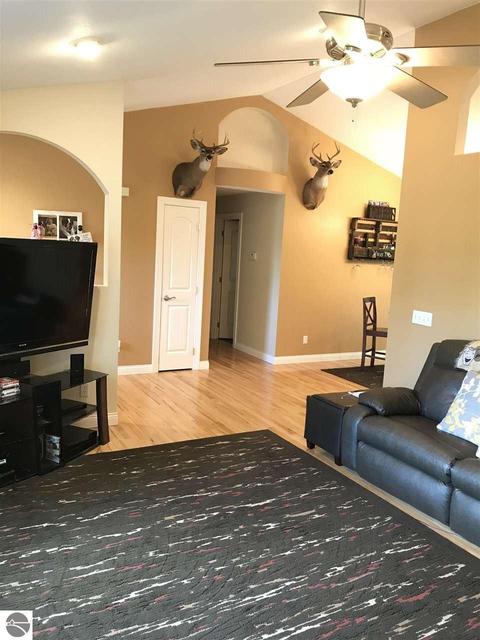 8633 E River Rd, Mount Pleasant, MI 48858 photo 9