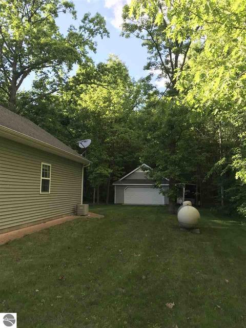 8633 E River Rd, Mount Pleasant, MI 48858 photo 4