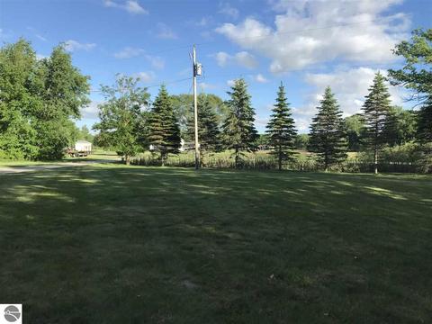 8633 E River Rd, Mount Pleasant, MI 48858 photo 2