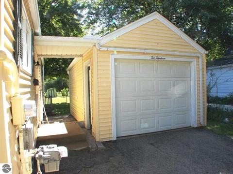 214 Union St, Ithaca, MI 48847 photo 2