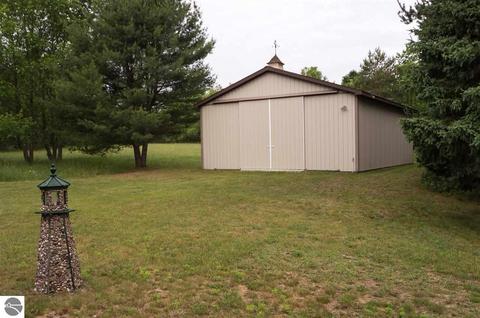 983 Gitchegumee Dr, Buckley, MI 49620 photo 2
