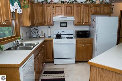 983 Gitchegumee Dr, Buckley, MI 49620 photo 12