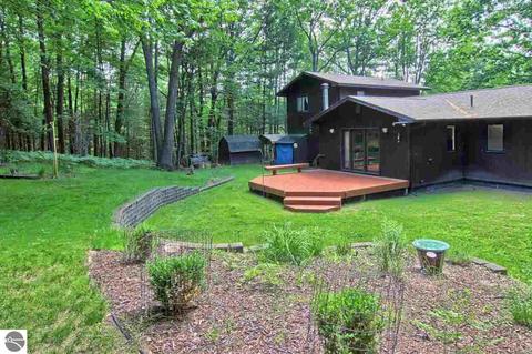 4702 Springbrook Dr, Williamsburg, MI 49690 photo 5