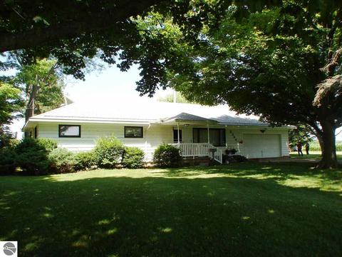 3244 S Bagley Rd, Ithaca, MI 48847 photo 1