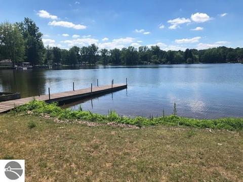 3701 Shore Dr, Weidman, MI 48893 photo 10