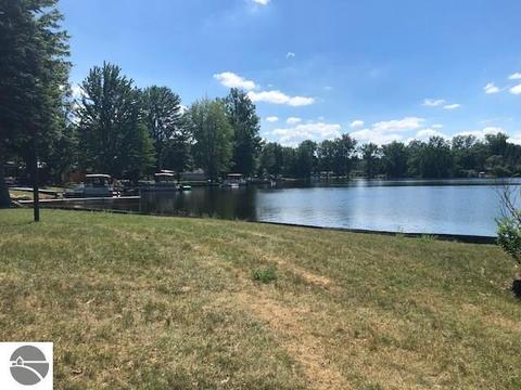 3701 Shore Dr, Weidman, MI 48893 photo 8