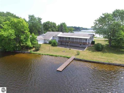 3701 Shore Dr, Weidman, MI 48893 photo 1