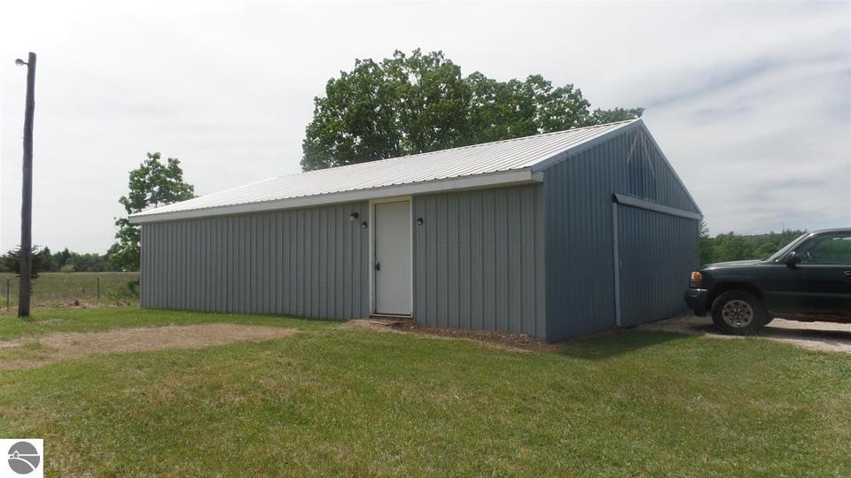  5742 S Coldwater Rd, Remus, MI 49340 photo 8