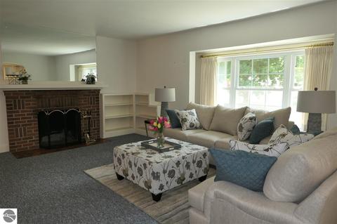 413 E Sixth St, Clare, MI 48617 photo 10