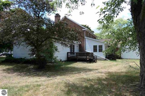 413 E Sixth St, Clare, MI 48617 photo 4