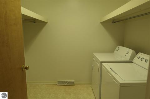 413 E Sixth St, Clare, MI 48617 photo 25