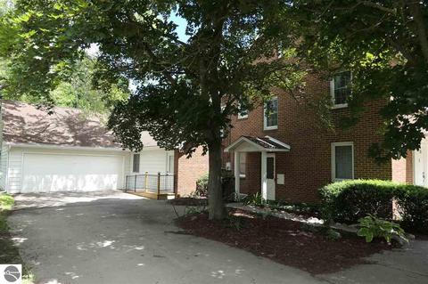 413 E Sixth St, Clare, MI 48617 photo 2