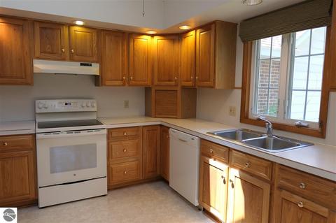 413 E Sixth St, Clare, MI 48617 photo 15