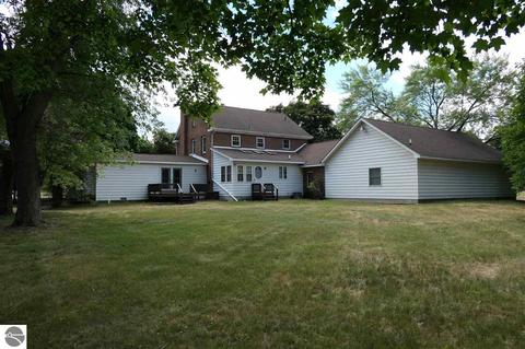 413 E Sixth St, Clare, MI 48617 photo 5