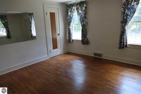 413 E Sixth St, Clare, MI 48617 photo 27