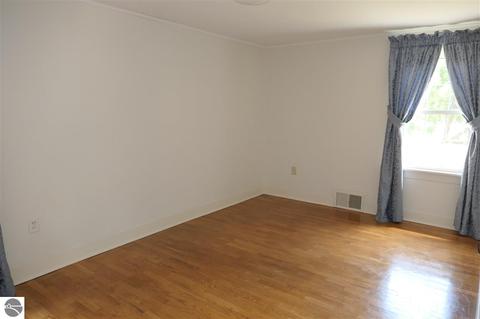 413 E Sixth St, Clare, MI 48617 photo 31