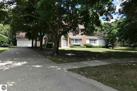 413 E Sixth St, Clare, MI 48617 photo 3